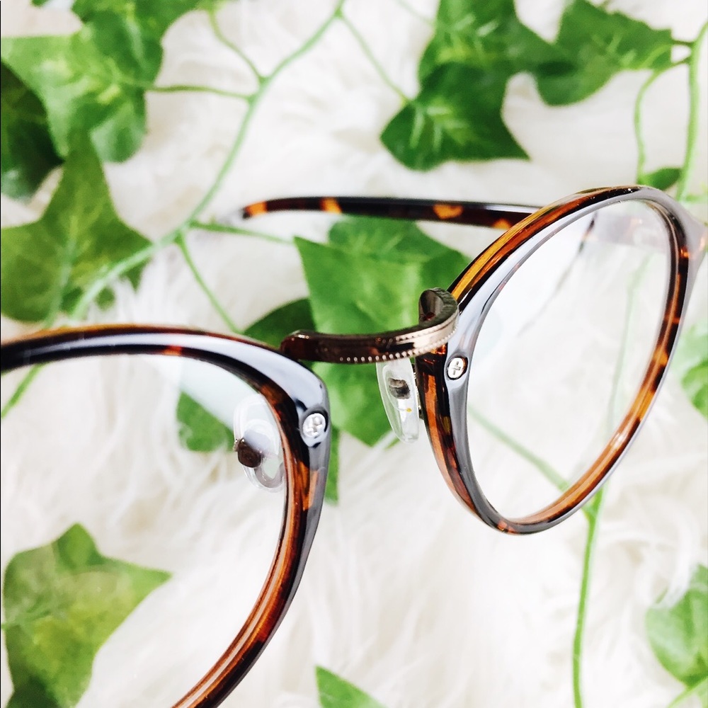 [[Tortoise Glasses]] Clear Non-Prescription - Picture 2 of 8